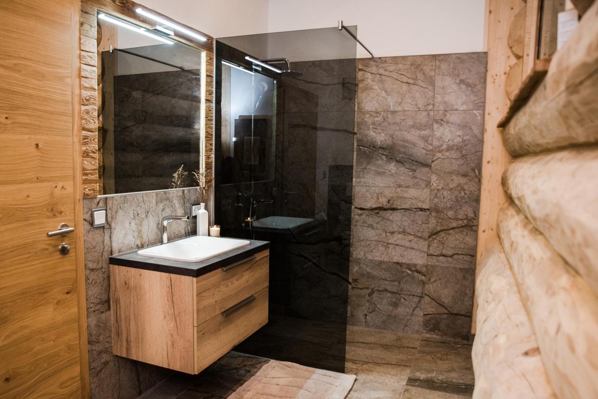 Blockhausen Luxus Chalets Oberschwarzenberg Стая снимка